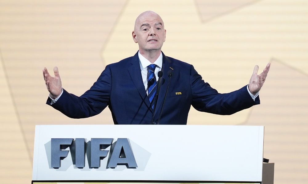 塔图姆在客场对阵国王时扭到脚踝，今天赛前在菲尼克斯开始适应训练，恢复能力惊人！.